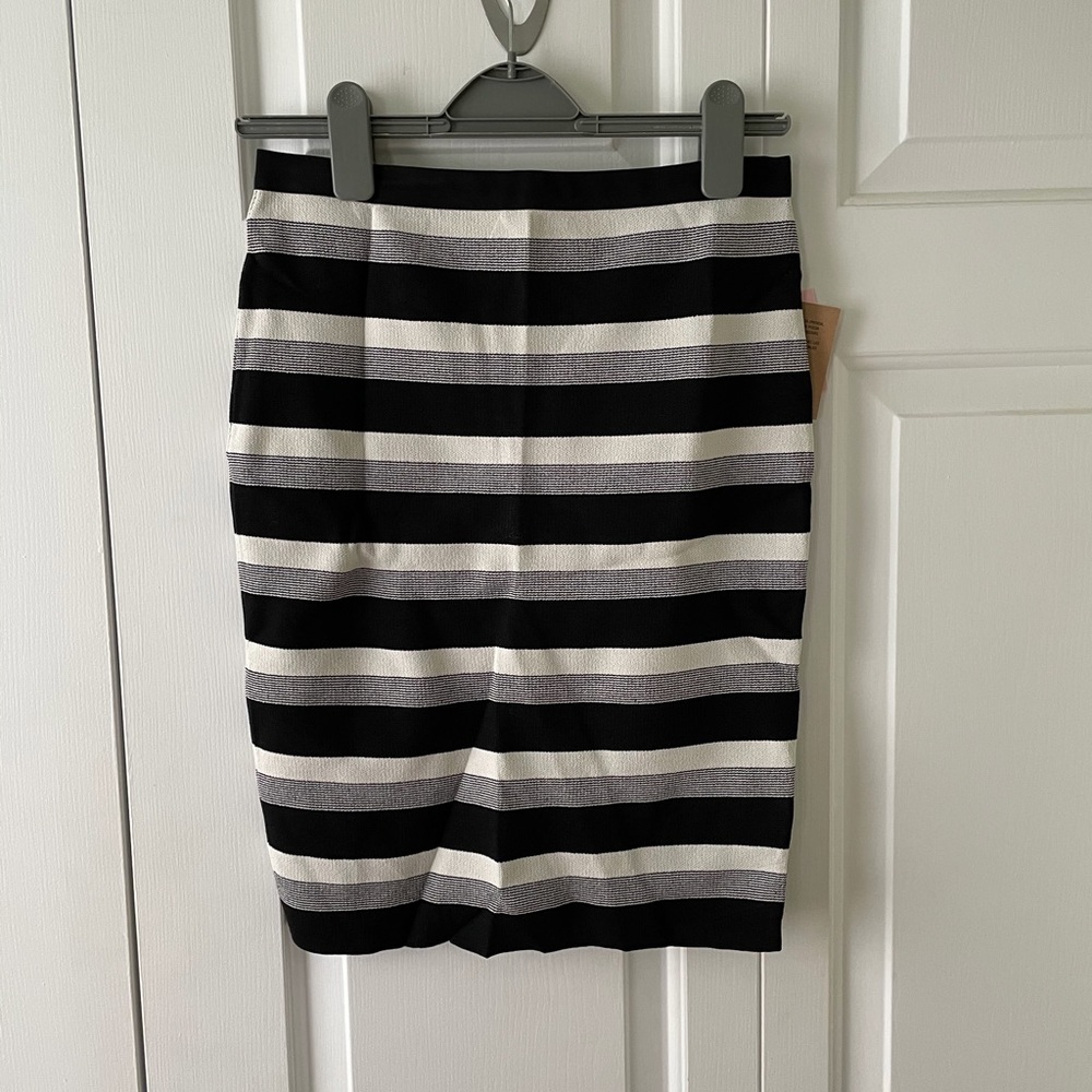 Rachel Roy black, grey and white stripped skirt